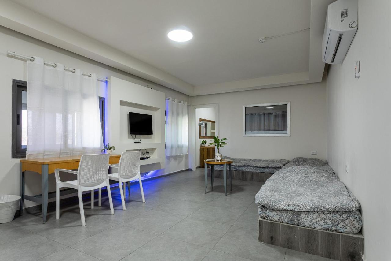 Little Prince Hostel-5 Min Walk To The Beach เอลัต ภายนอก รูปภาพ